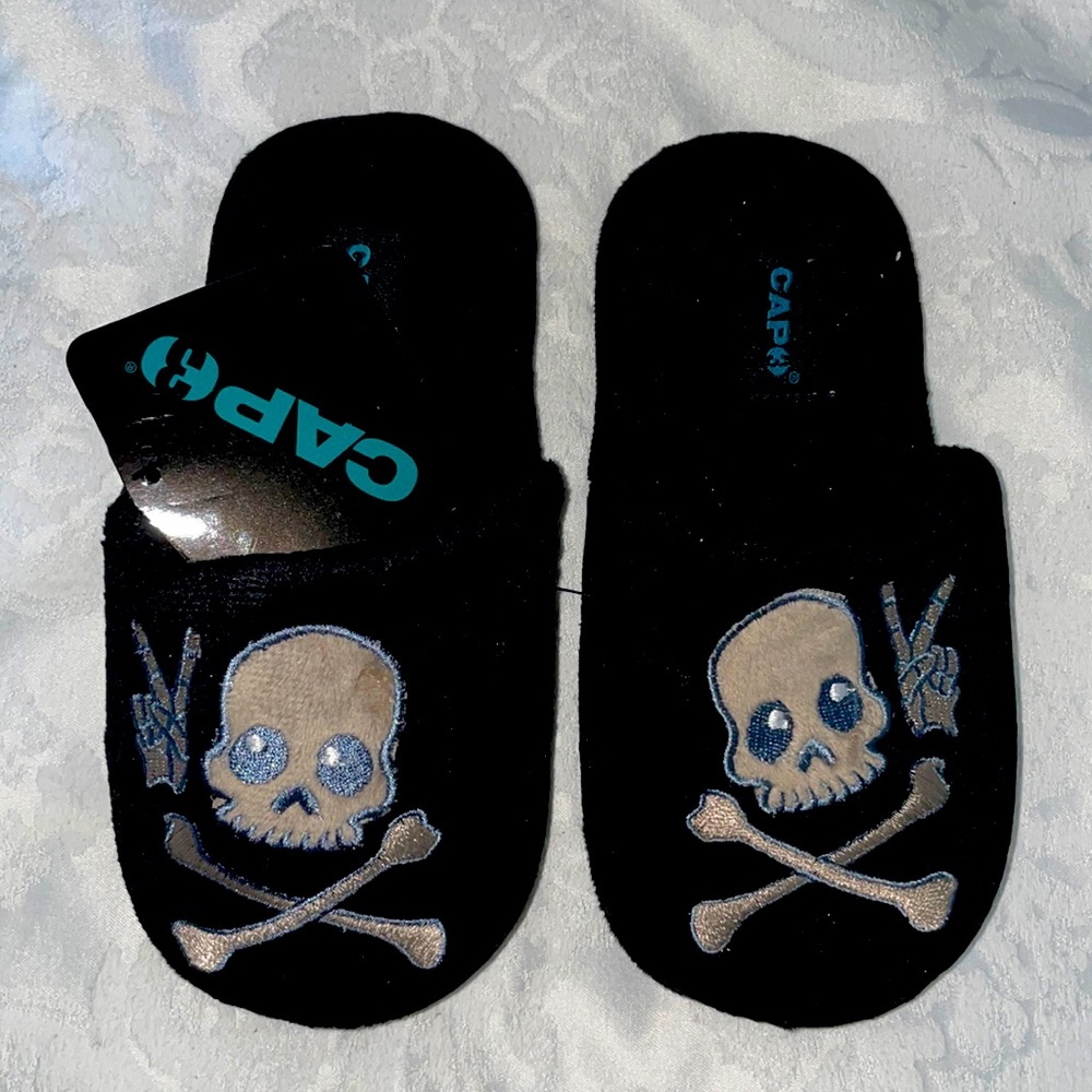Cap 3 Boys Black Soft Slippers Size 12/13